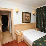 Kayamaris Hotel